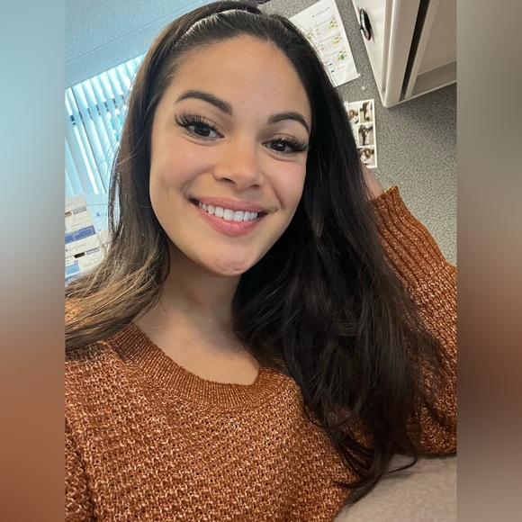 Meet your Posher, April - Picture 1 of 1